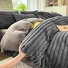 Conjunto de Pelúcia de Pelo de Coelho de Quatro Peças para Outono e Inverno, Roupa de Cama Quente, Lençol e Capa de Edredom Espessados de Veludo Leite, Conjunto de Três Peças de Pelo de Coelho