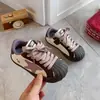 Tênis versáteis infantis, nova coleção outono 2026: tênis de treino estilo Forrest Gump para meninas, tênis casuais com solas macias e sapatos casuais para meninos