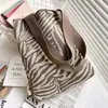 Bolsa de Ombro Flor Doce Estilo Japonês e Coreano Bolsa Tote de Tricô de Grande Capacidade Versátil para o Dia a Dia Bolsa para Livros de Estudante