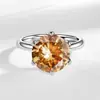 Bestseller transfronterizo transmitido en vivo: Anillo clásico de seis garras con gema de color de cinco quilates, anillo de imitación de moissanita moderno y versátil, al por mayor