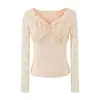 Camiseta de manga larga con cuello en V, retazos de encaje, estilo francés, ligera y lujosa para mujer, nueva colección primavera 2026, que irradia una vibra sofisticada y a la moda