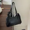 Bolso de hombro de moda estilo vintage con diseño europeo y americano, bolso de hombro tachonado, bolso de mano único estilo motocicleta, bolso de axila