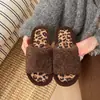 Pantuflas peludas versátiles y cómodas de leopardo, estilo perezoso, para mujer, con suela gruesa para uso en casa y en interiores/exteriores
