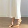 Estilo Universitario Tacones Altos con Fondo Rojo, Laterales Huecos, Moño, Punta Fina, Estilizadores, Elegantes, Laterales Huecos, Boca Baja, Charol de Dama, Color Nude Individual