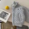 Chaqueta cálida de algodón para niños 2026 nueva de invierno para niños, moderna, bordada, estilo béisbol, abrigo grueso con forro polar para bebé