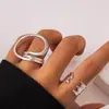 Conjunto de Anéis Abertos Irregulares Vazados Curvos Simples Europeu e Americano com Design Brilhante - Conjunto de Quatro Peças