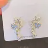 """Borboleta de Amor em um Sonho"" É um Conjunto de Brincos de Borboleta Azul Creme de Pérolas Artificiais Que São Perfeitos para o Verão, com Acessórios de Orelha de Franja Super Feéricos"