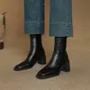Sentindo como se estivesse pisando em merda! Quanto Mais Você Usa, Mais Você Ama! 25 Botas Curtas Elásticas de Salto Grosso Quadradas Retrô para Outono e Inverno Botas de Salto Alto Slim Botas Individuais