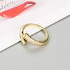 Pulsera de anillo abierto irregular geométrico personalizado popular europeo y americano chapado en cobre con micro incrustaciones de circonita en oro de 18 quilates al por mayor