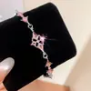 Pulsera con colgante de rombo de diamantes incrustados estilo francés, moderna, versátil para el trabajo, pulsera de muñeca, lujo ligero, sensación de alta gama, joyería de mano, sentido de diseño nicho