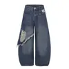 Calça jeans masculina de corte curvo com design de bigode em patchwork, estilo punk moderno, lavada e desgastada, com rebites e strass, calça larga oversized