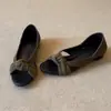 Sandalias de piel de oveja con tira cruzada y punta abierta para mujer, tacón grueso retro, diseño trenzado versátil, tacón bajo estilo francés, sandalias romanas de verano para mujer
