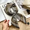 Novo Lenço de Seda Feminino Fashion Versátil de Alta Qualidade Quadrado Pequeno Lenço de Pescoço Lenço Retrô para Primavera e Outono Gravata para Bolsa