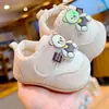 Zapatos para bebé con suelas blandas, antideslizantes, nuevos estilos primavera/otoño, adecuados para principiantes, para bebés de 0 a 1 año, zapatos para caminar, zapatillas de una sola pieza con luces