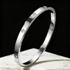 Nova Pulseira Europeia e Americana de Aço Inoxidável com Diamantes Simples Ouro 18K Real Aço Titânio Mais Vendida High-End Não Desbota Pulseira Feminina
