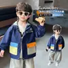 Cortavientos con capucha para niño de primavera y otoño, chaqueta casual moderna de estilo coreano para niños, top elegante para niños pequeños