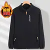 Nova blusa de moletom masculina grossa com forro de fleece para outono e inverno, casual para atividades ao ar livre, corte solto, tamanho grande, gola alta, jaqueta de fleece com zíper, moderna
