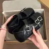 Sapatos de salto baixo com fivela dupla para mulheres, moda, dois novos estilos, estilo britânico, aumento de altura oculto, sapatos Mary Jane retrô 2026 Francês
