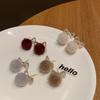 Pendientes de Pompón Peludo para Mujer 2026 Nuevos Pendientes de Botón de Moda Diseño de Nicho Sensación de Alta Gama Accesorios para Orejas de Otoño e Invierno