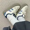 Zapatillas casuales cómodas populares para mujer, nuevas populares de otoño 2026, versátiles, de suela gruesa, que aumentan la altura, con cordones, ligeras