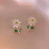 Aretes para Mujer, Aretes de Flor Corazón con Circonita Micro-pavimentada de Cobre, Nueva Moda de Nicho, Diseño Simple, Joyería de Temperamento y Versátil