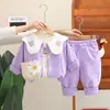 Traje de estilo estrangeiro para meninas da primavera de 2025 novo moda primavera e outono infantil gola duas flores conjunto de três peças tendência