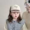 Gorro de Invierno para Bebé de Lana de Cordero con Visera Estilo Pato para Niños y Niñas Versión Coreana Sencillo con Letra Engrosado Cálido Gorra de Béisbol a Prueba de Viento