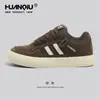 Sapatos Retro Globais para Homens 2025 Nova Tendência de Outono Sapatos Masculinos Esportivos Versáteis Casuais Sapatos de Solado Grosso