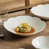 Juego de Tazones y Platos con Forma de Pétalo Dehua de Fábrica para Uso Doméstico 2026 Nuevo Club de Gama Alta Hotel Restaurante Tazón para Ensalada Cerámico Tazón para Sopa y Fideos