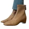 Versão em Couro ~ Botas Elásticas Slim com Salto Interno Normcore para Mulheres com Zíper Traseiro Estilo Britânico Bico Quadrado Versáteis para Trabalho Botas Curtas