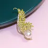 Versão coreana de broche de pérola com diamante de alta qualidade, moda, anti-luz, fivela de borboleta para lenço, pino fino de alta qualidade, atacado de roupas