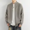 Chaqueta Cardigan de Punto para Hombre Otoño e Invierno Cuello Alto Color de Contraste Moda Suelta Versátil Rayas de Cinta Empalmado Suéter Casual