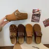 Hebilla de cinturón de un solo paso 2026 que aumenta la altura mujer hermosa Rad suela gruesa puntera cerrada medias pantuflas moda mules pantuflas otoño