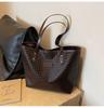 Grande capacidade de cor sólida retro 2023 novo inverno tecido Diamond Plaid commuter elegante casual bolsa de ombro nas axilas para as mulheres