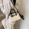 Bolso tejido con costuras de nicho para mujer, moda vintage versátil, de un hombro, para llevar bajo el brazo, nuevo estilo 2025, estilo occidental, bandolera