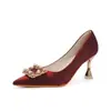 771-89 En Stock Puntiagudos Hebilla de Perla Rojo Satín Xiuhe Zapatos de Boda para Mujer, Tacones de Aguja, Zapatos de Novia de Tacón Alto Estilo Chino