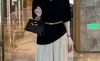 Verano 2026 Nuevo Estilo Suave y Elegante Ropa de Trabajo Top sin Hombros Falda de Cintura Alta de Color Claro Conjunto de Dos Piezas con Pedrería para Mujer