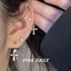 Estilo Dulce Fresco Diamante Rosa Destellante Cruz Agujeros Dobles en la Oreja Anillo de Herradura Clavo de Cartílago de la Oreja Borla Colgante Trasero Diseño con Sentido Pendientes para Mujer