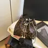 Bolsa Saco com Cordão Estampa Leopardo para Mulheres 2025 Nova Verão Corrente Zebra Estampa Bolsa de Ombro Estilo Pérola Pequena Bolsa