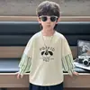 Camiseta de manga larga para niño, nuevo modelo otoño 2026, top de otoño para niño, ropa de bebé de dibujos animados de imitación de dos piezas para niño