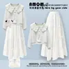 Atuendo Estilo Universitario 2026 para Niñas: Moderna Blusa de Muñeca con Cuello, Lazo de Dibujos Animados y Falda, Conjunto de Dos Piezas para Primavera y Otoño