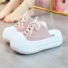 Chanclas Perezosas de Moda con Suela Gruesa para Casa que Aumentan la Altura 2025 Nuevo Verano para Mujer Combinan con Todo Huecas Transpirables Antideslizantes Puntera Cerrada Medias Chanclas
