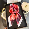 Lenço Colorido Estampado em Seda Sintética com Aglomerado Floral, Xale de Luxo, Lenço para Pescoço com Proteção Solar, Lenço Quadrado Pequeno, Lenço de Cabeça, Lenço para Mulheres
