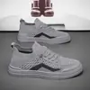 Tênis Masculino Mesh 2026 Novo Estilo Masculino Respirável Leve Fino Antiodor Slip-on Casual Superfície em Mesh Calçados Casuais de Verão