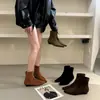 Botines de Tobillo Bajos con Punta Aguda Estilo Retro para Mujer 2026 Nuevos Botines Individuales Otoño Invierno Pequeños Versátiles de Gamuza Color Nude Botas Adelgazantes