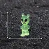 Novo produto transfronteiriço: Figuras de alienígenas que brilham no escuro, fofas e adoráveis, acessórios decorativos DIY, decorações de paisagem em miniatura, pequenos enfeites de mesa