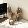 Bolsa Feminina Vintage Fosca de Grande Capacidade 2026 Outono Nova Bolsa de Ombro em Camurça para o Dia a Dia Transversal Bolsa Dumpling