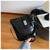Bolso Pequeño Transfronterizo para Mujer 2026 Primavera Nuevo Moda Elegante Bolso de Hombro Cruzado Versátil Bolso de Mano de Moda Bolso Cubo