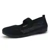 Zapatos de Tela Old Beijing para Mujer, Nuevas Sandalias Transpirables Verano 2025, Zapatos de Madre con Suela Suave, Zapatos de Tejido Fly-Knit Calados para Mujeres de Mediana Edad y Mayores