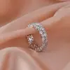 Anel Elegante e Exclusivo Escovado com Cravejamento de Diamantes, Fileira de Diamantes, Anel para Dedo Indicador, Estilo Elegante e de Nicho, Sensação de Alto Padrão, Anéis Empilháveis Atacado